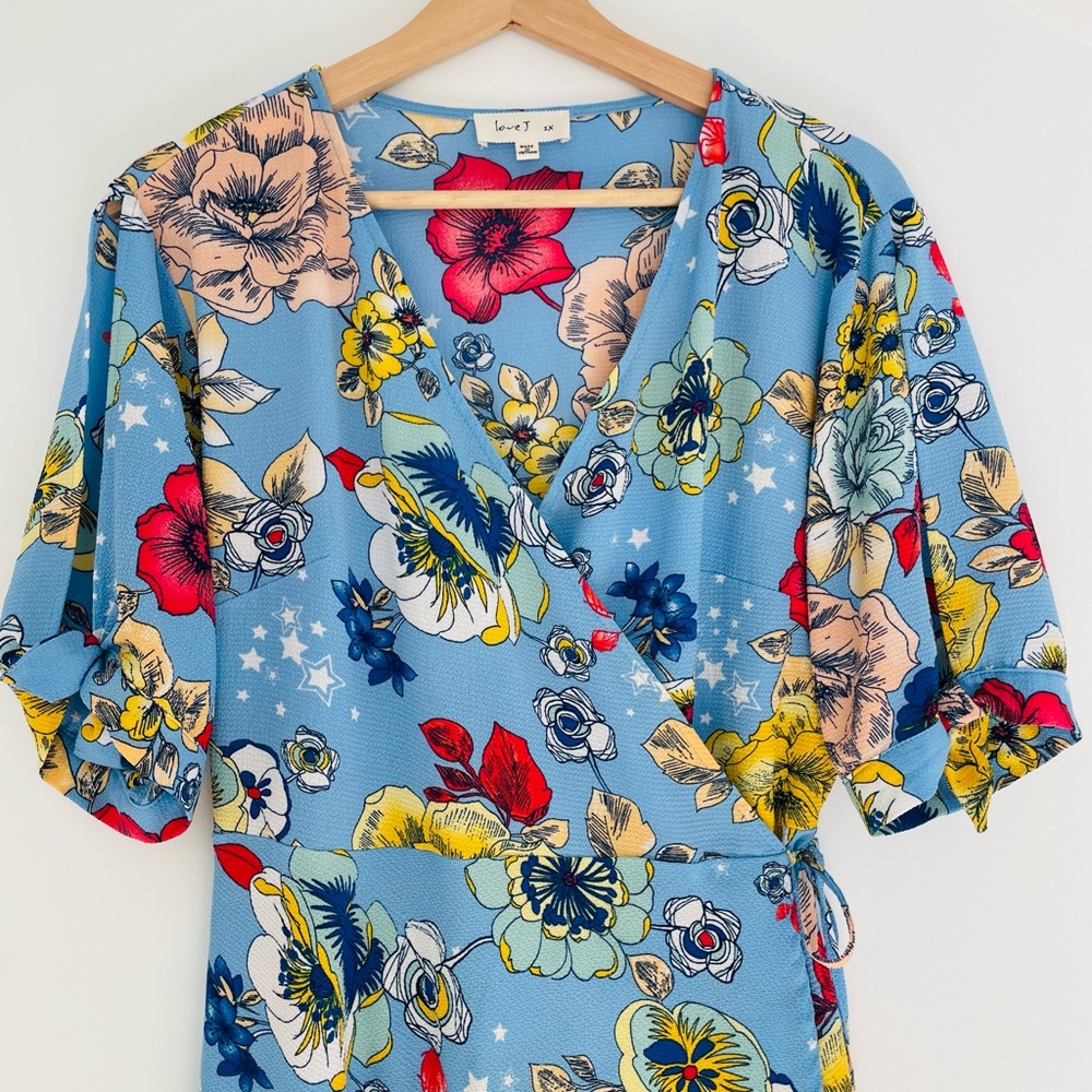 Love J 1X floral wrap dress. - Picture 3 of 8